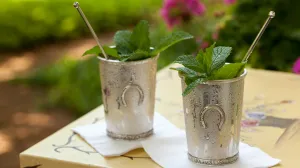 Menthe Julep dans une tasse en métal