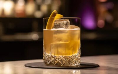 Comment faire une guillotine, le mezcal et le scotch à l'ancienne avec une touche surprenante