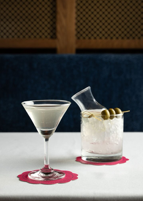 Chez Trudie's, associez le poulet rôti à un Dirty Martini.