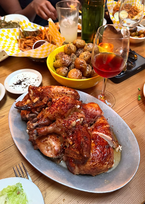 Chez The Fly, associez le poulet rôti à du sherry pression.