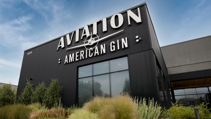 Aviation Gin de Ryan Reynolds ferme son centre d'accueil dans l'Oregon