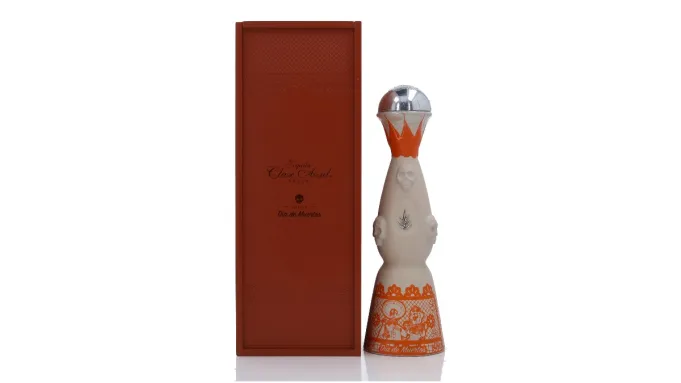 Cette classe Azul Dia De Muertos vient de devenir la tequila la plus chère jamais vendue aux enchères