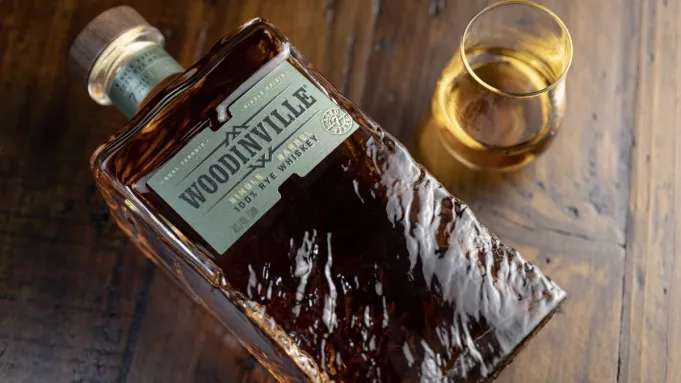 L'une des meilleures distilleries artisanales d'Amérique vient de lancer une paire de nouveaux whiskies bruts de fût