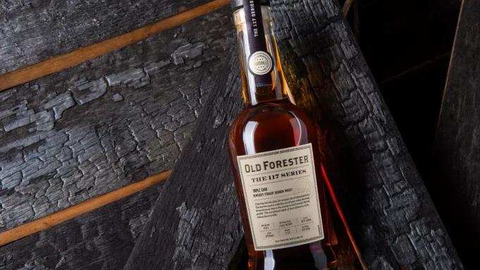 Test de goût : le bourbon triple char de Old Forester a un croustillant et un piquant inattendus