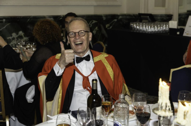 Tim Atkin élu président du Gran Orden de Caballeros del Vino