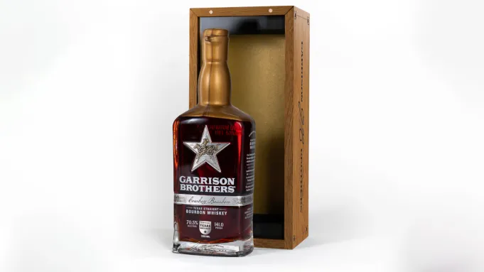 Le nouveau Cowboy Bourbon de Garrison Brothers pour 2026 sera à nouveau au niveau des matières dangereuses