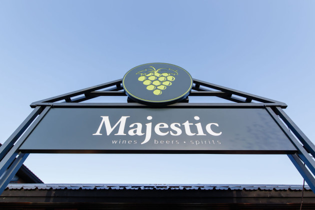 Le personnel de Majestic surpris en train d'acheter Bollinger à Sainsbury's