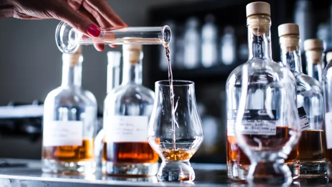 Une nouvelle étude scientifique révèle pourquoi le whisky a parfois le goût de mangue