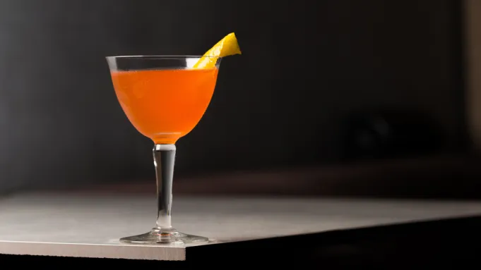 Comment faire une introduction à Aperol, le cocktail au gin parfait lorsque l'été tourne à l'automne