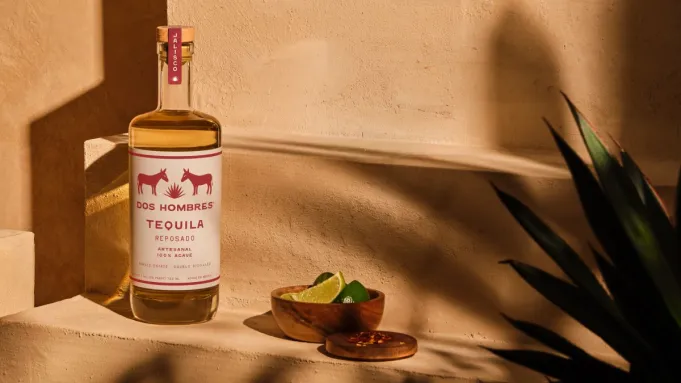 Bryan Cranston et Aaron Paul ont vieilli leur nouvelle tequila dans des fûts de bourbon Four Roses