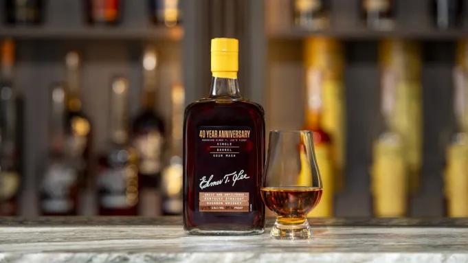 Buffalo Trace lancera pour la première fois un bourbon Elmer T. Lee Single Barrel brut de fût