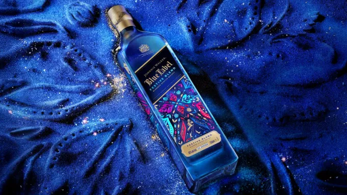 Johnnie Walker a publié une nouvelle version de Blue Label inspirée de la cuisine indienne
