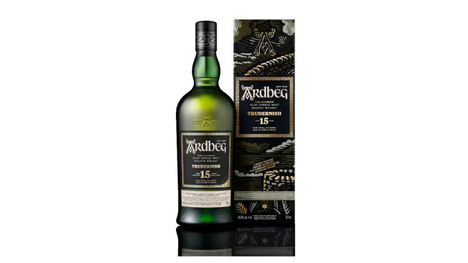 Le nouveau whisky d'Ardbeg âgé de 15 ans est le meilleur scotch fumé de l'année jusqu'à présent