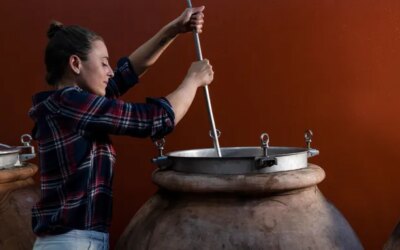Rencontrez les Toscans qui adoptent les techniques de vinification de la Rome antique