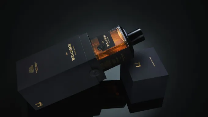 Ce nouveau gin haut de gamme a été vieilli pendant 71 nuits dans trois types de fûts différents