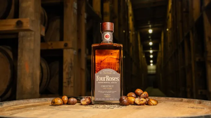 Le bourbon de la nouvelle série expérimentale de Four Roses est fini dans des fûts de châtaignier et il est excellent