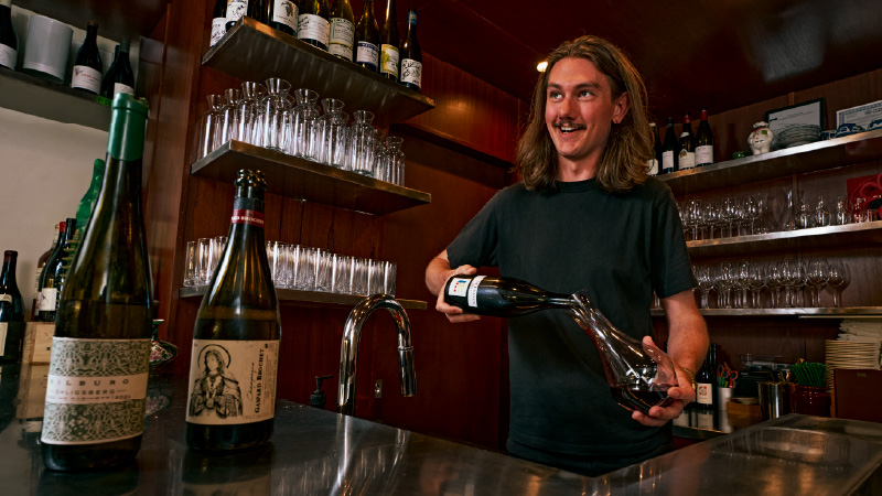 La connaissance du vin est l'attribut le plus apprécié des sommeliers. Mais par-dessus tout, le directeur des vins Matt Turner est motivé par la curiosité.